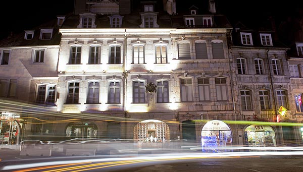 Il s’agit en effet de la maison natale de l’écrivain. Ce dernier y a passé les six premières semaines de sa vie, et c'est pour cela qu’on y a ouvert un très beau musée.