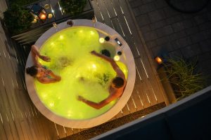 Jacuzzi dans un gîte bien-être